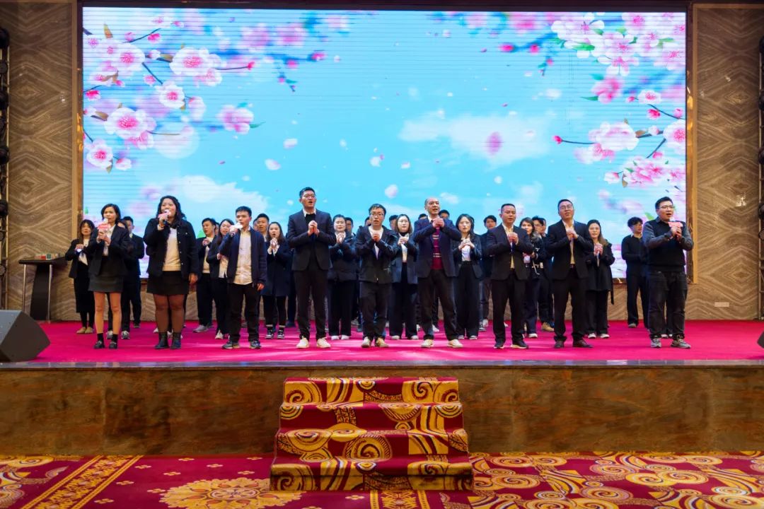 聚勢·創(chuàng)變·敢為 | 強輝集團2025年迎新晚會圓滿結束，共繪未來新藍圖(圖26)